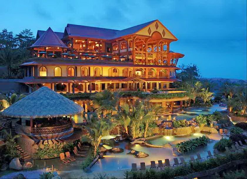 living in costa rica